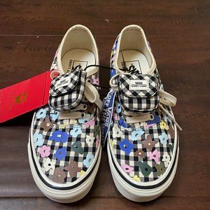 SANDY LIANG VANS. NWT